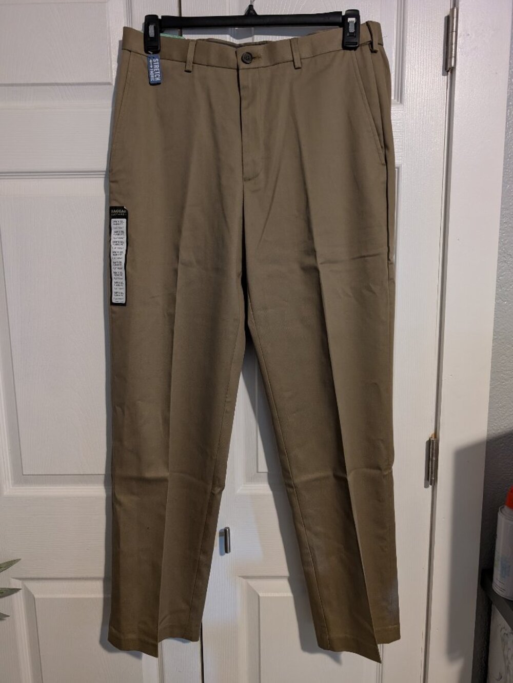 Haggar Classic Fit No Iron Khaki 34W x 32L NWT